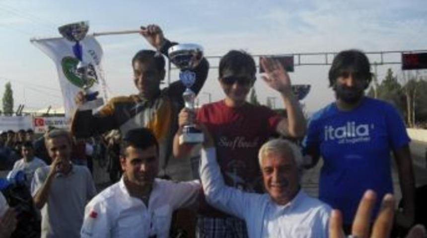 &Ouml;demişli Moto-drag Yarış&ccedil;ısı İl&ccedil;eye Şampiyonlukla D&ouml;nd&uuml;