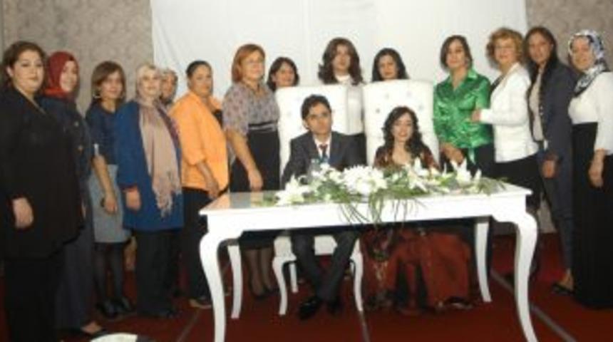 İş adamı G&uuml;l&rsquo;&uuml;n doktor kızı d&uuml;nya evine girdi