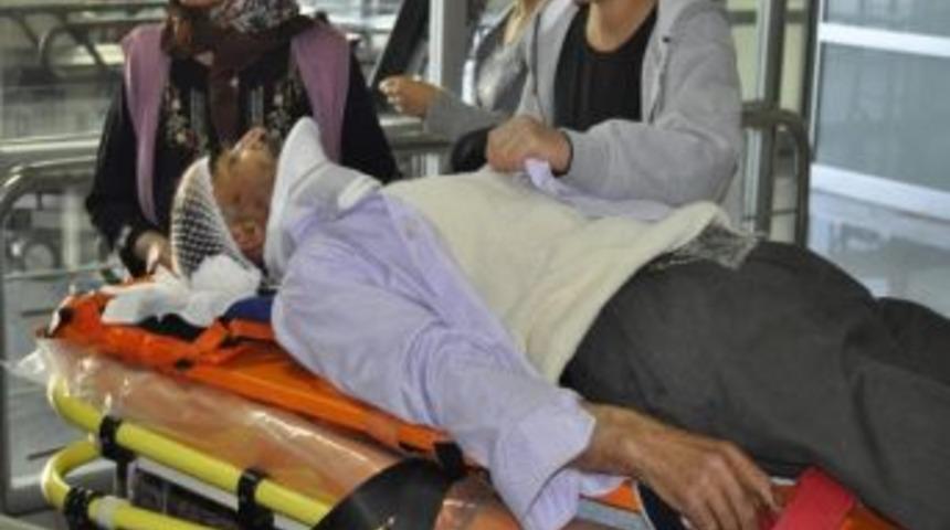 Otomobilin Arka Kapısı A&ccedil;ıldı: 1 Yaralı