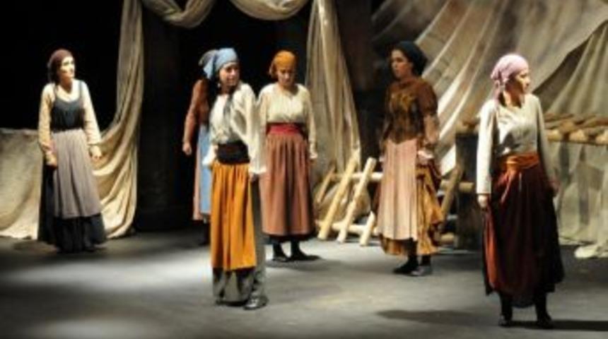 Abt&rsquo;den &Ccedil;ağdaş Bir Brecht Uyarlaması