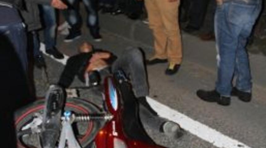 Kırmızıda Ge&ccedil;en Tır Motosiklete &Ccedil;arptı