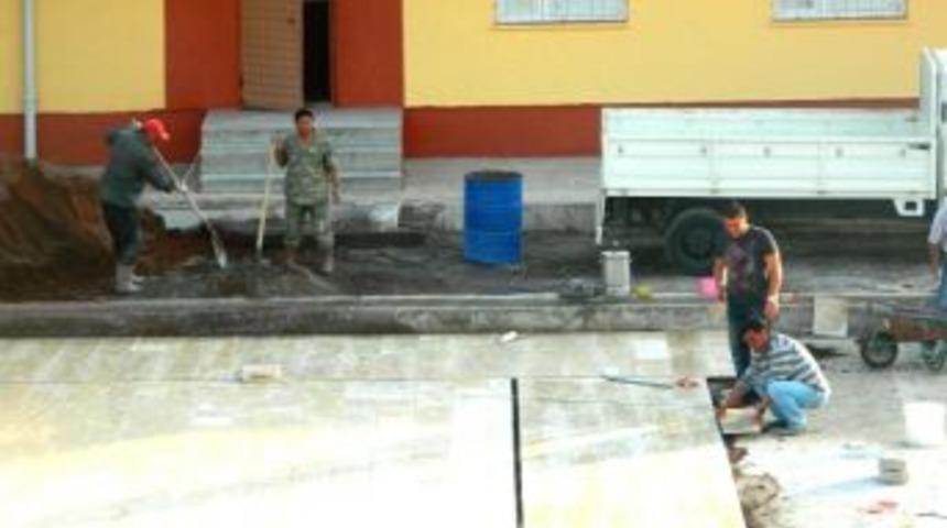 Sandal İlk&ouml;ğretim Okulu'nda Spor Alanları Mermer Kaplanıyor