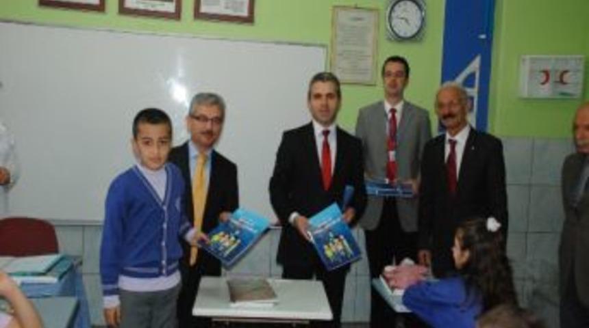 &Ouml;ğrencilere &lsquo;sosyal G&uuml;venlik&rsquo; Kitabı