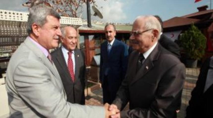 Karaosmanoğlu, "kızılay Zor G&uuml;nlerin Dostudur"