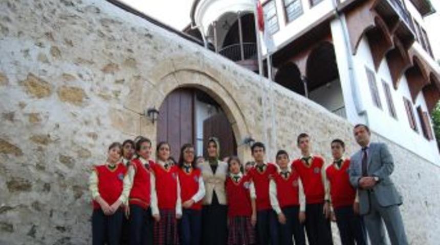 D&uuml;nya Şehircilik G&uuml;n&uuml;'nde Tarihi Konakları Gezdiler