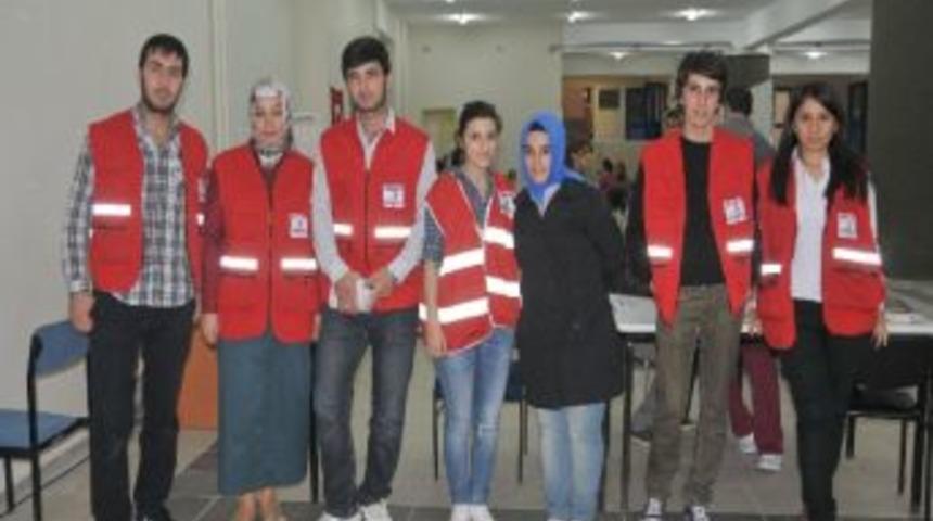 Om&uuml;&rsquo;l&uuml; &Ouml;ğrencilerden Kızılay&rsquo;a Kan