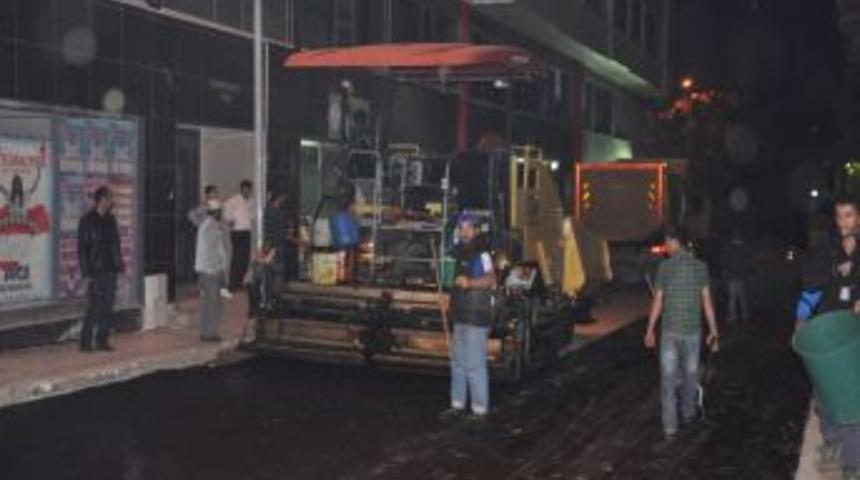 Siirt&rsquo;te Asfalt &Ccedil;alışmaları Gece G&uuml;nd&uuml;z Devam Ediyor