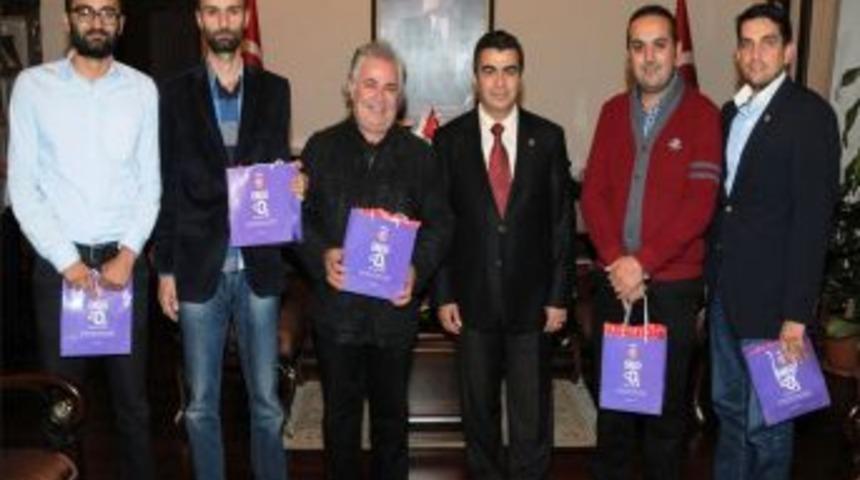 Vali, Twitter'da Yarışma D&uuml;zenledi