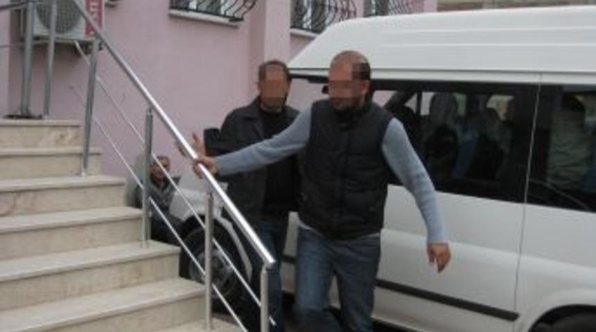 Sakarya'da 'ara&ccedil; Muayenesinde Usuls&uuml;zl&uuml;k' Operasyonunda 14 Kişi G&ouml;zaltına Alındı