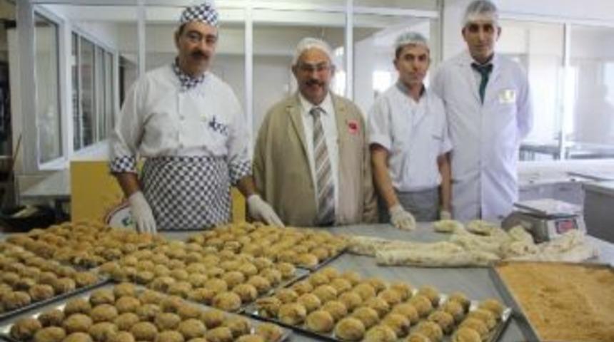 Rize'de Hac D&ouml;n&uuml;ş&uuml; Hurmalı Hacı Pastaları B&uuml;y&uuml;k İlgi G&ouml;r&uuml;yor