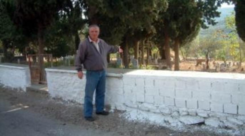 K&ouml;yde Mezarlık Bakımına Kaymakamlık Desteği