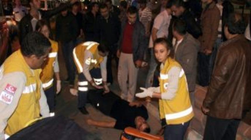 Aşkını İspatlamak İ&ccedil;in Bacağına Şişe Sapladı