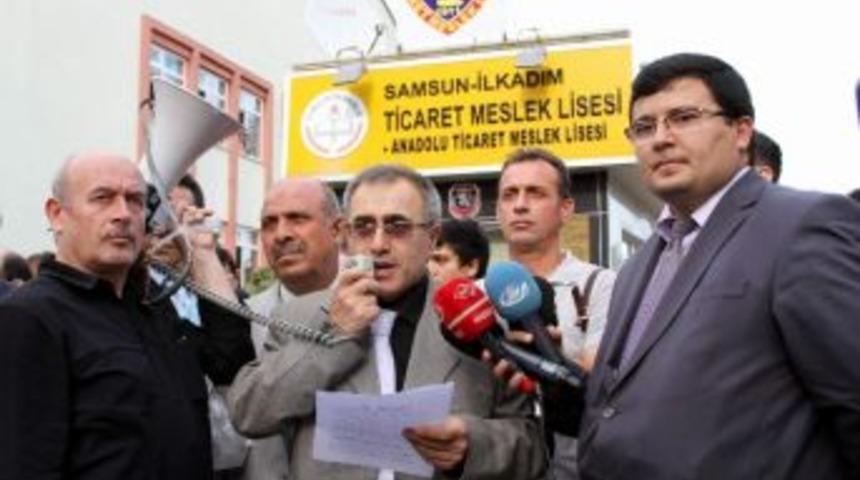 Samsun&rsquo;da Bı&ccedil;aklanan &Ouml;ğretmen İ&ccedil;in Eylem