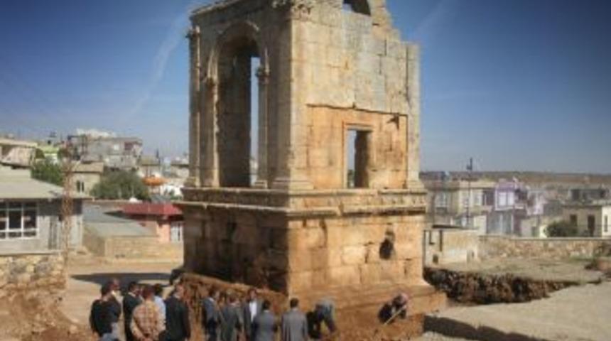 Roma D&ouml;nemine Ait Tarihi Anıt Mezarın Restorasyonuna Başlandı