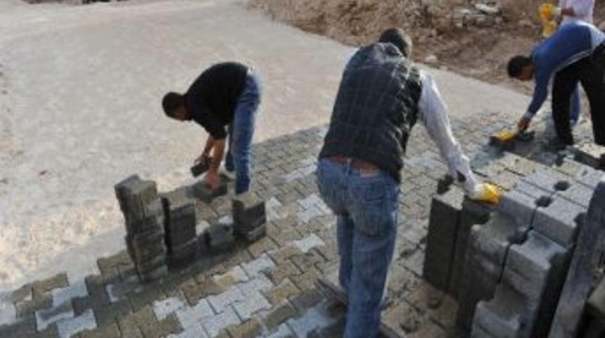 Mardin 13 Mart Mahallesi'nde Yol Yapım &Ccedil;alışmaları