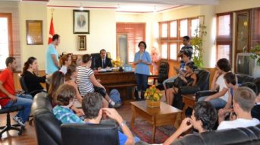 M&uuml;ft&uuml; Akbaba, Alman Gen&ccedil;lere İslam Dinini Anlattı