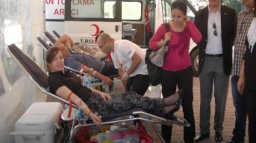 Ak Parti'lilerden Kan Bağışı