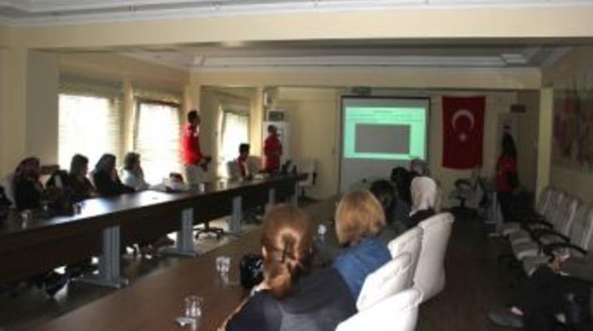 Ak Parti'li Kadınlara Deprem Semineri