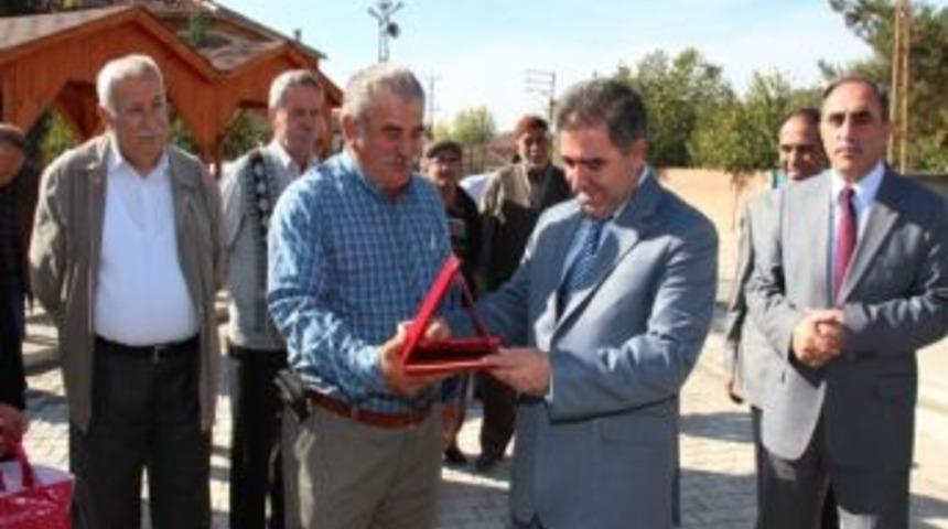 Başkan &Ouml;zdemir&rsquo;e Plaket