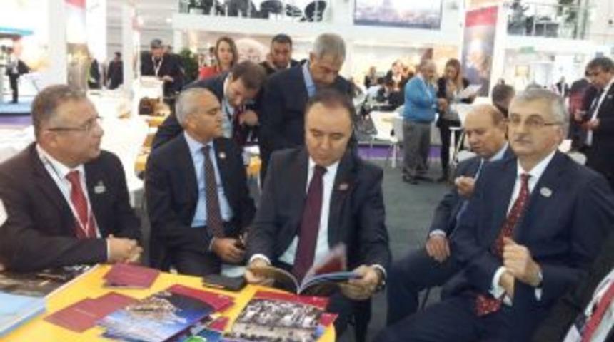 Antalya Turizmi Londra&rsquo;da G&ouml;r&uuml;c&uuml;ye &Ccedil;ıktı