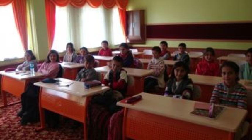 Pazaryolu’nda Hayır Severlerden 'Sarıkamış Şehitleri' Sınıfı