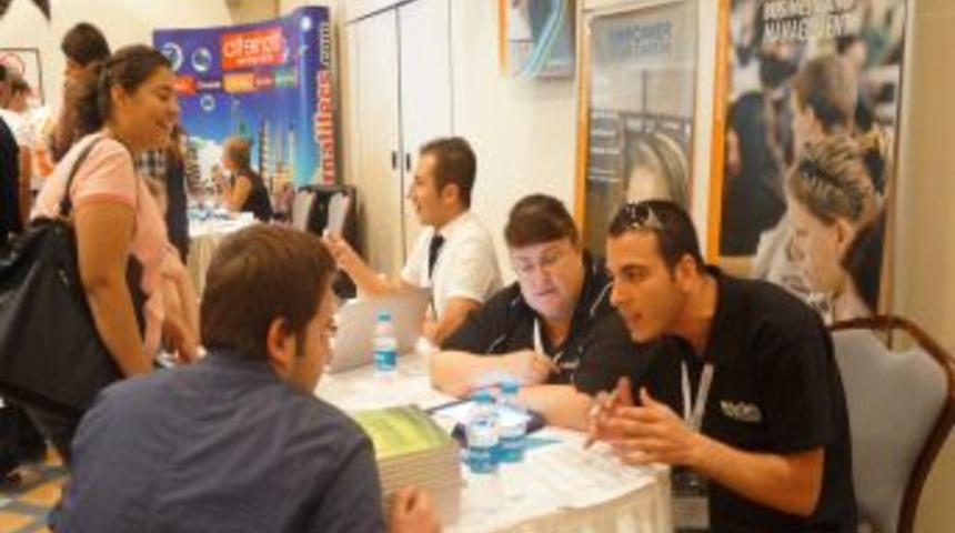 Adana'da &Ouml;ğrenciler Yurt Dışı &Uuml;niversite Eğitimi Konusunda Bilgi Aldı