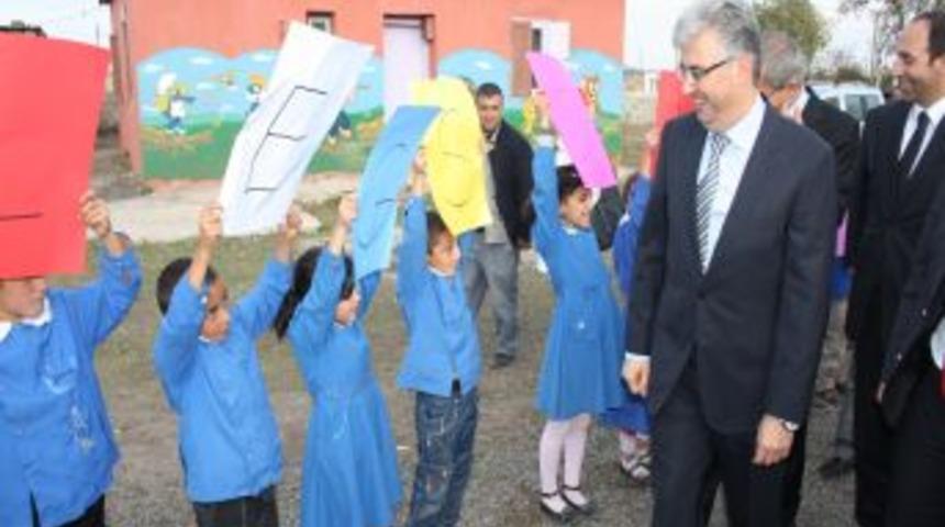 Vali Tepe, G&ouml;rev S&uuml;resinin 3. Ayında 3 Fidan Dikme T&ouml;renine Katıldı