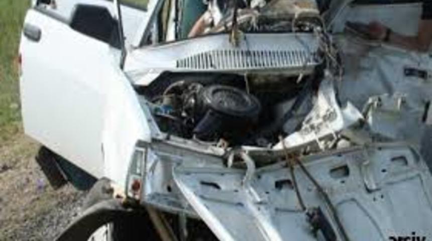 Otomobil TIR ile &ccedil;arpıştı: 3 &ouml;l&uuml;