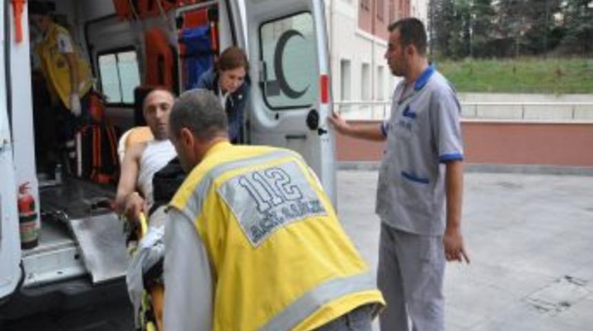 Alacak Verecek Meselesinden &Ccedil;ıkan Kavgada Baba Ile Oğlu Yaralandı