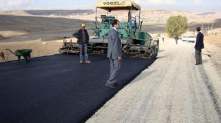 Diyadin'de K&ouml;y Yolları Asfaltlanıyor