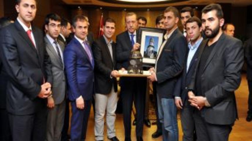 Başbakan Erdoğan'a Myanmar'dan Duygulandıran Hediye