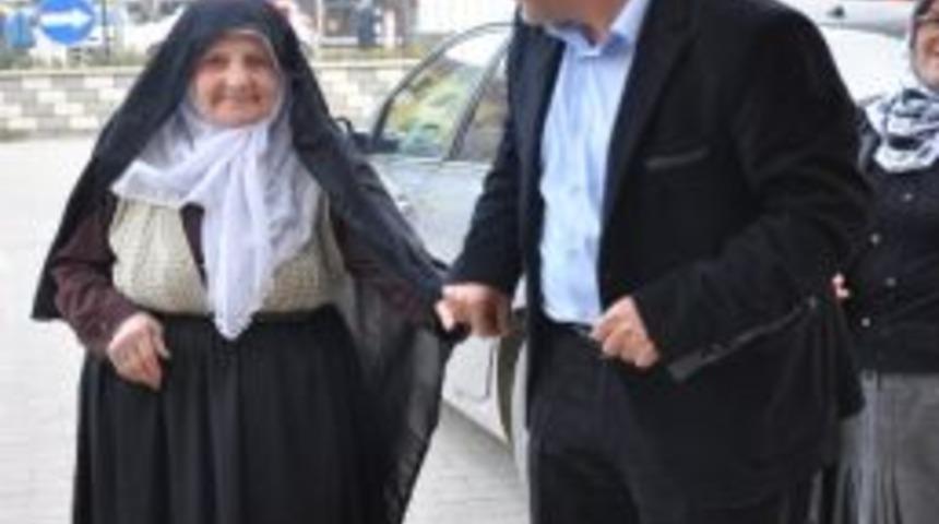 Boğazına Kene Yapıştı