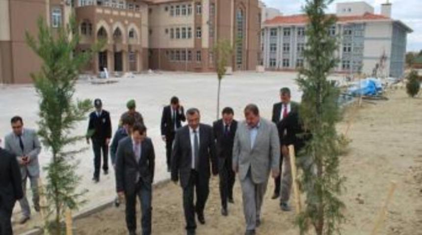 Vali &Ccedil;ift&ccedil;i, Pazarlar Anadolu &Ouml;ğretmen Lisesi'nin İnşaatını İnceledi