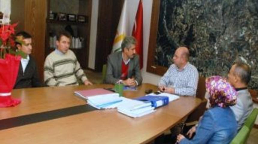 Dayınlar İlkokulu Y&ouml;neticileri Belediye Başkanı Saraoğlu'nu Ziyaret Etti