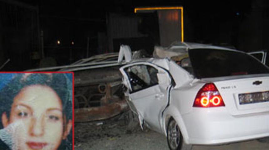 Alkoll&uuml; kadın s&uuml;r&uuml;c&uuml; feci şekilde &ouml;ld&uuml;