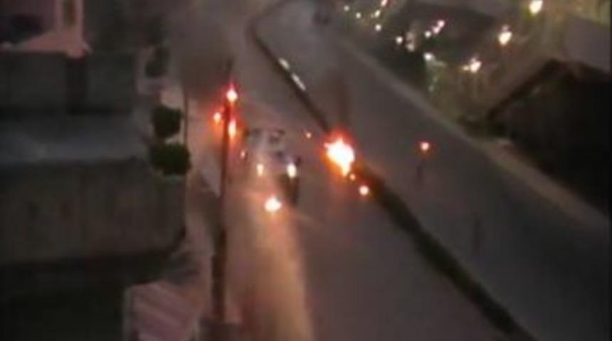 Pkk Sempatizanları Polis Ara&ccedil;larını Yaktı