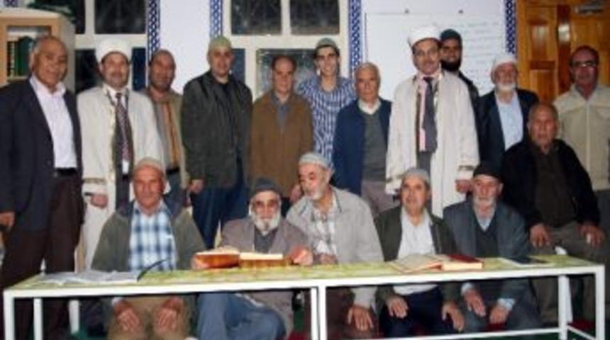 60 Yaşından Sonra Kur'an &Ouml;ğreniyorlar