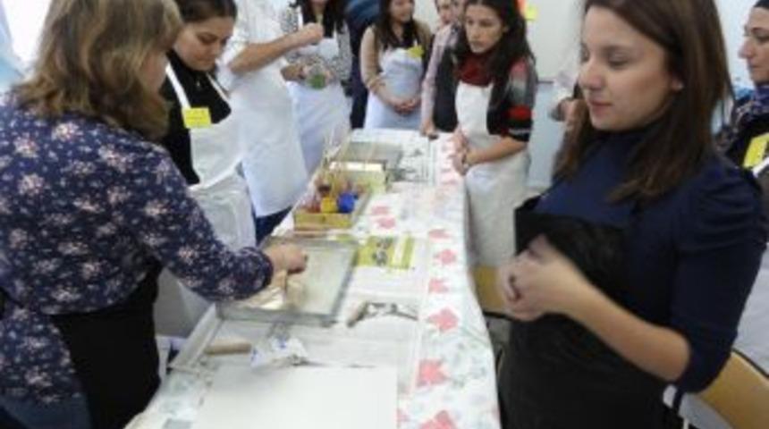 Yabancılar AFİMDER&rsquo;in Projesiyle Ebru Ve Hat Sanatı &Ouml;ğrendi