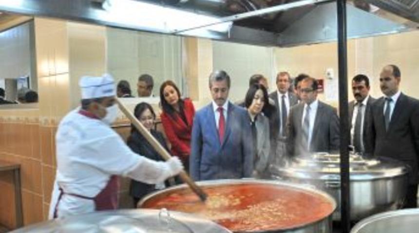 Başkan Tahmazoğlu: Günde 5 Bin 300 Kişiye Sıcak Yemek Ulaştırıyoruz