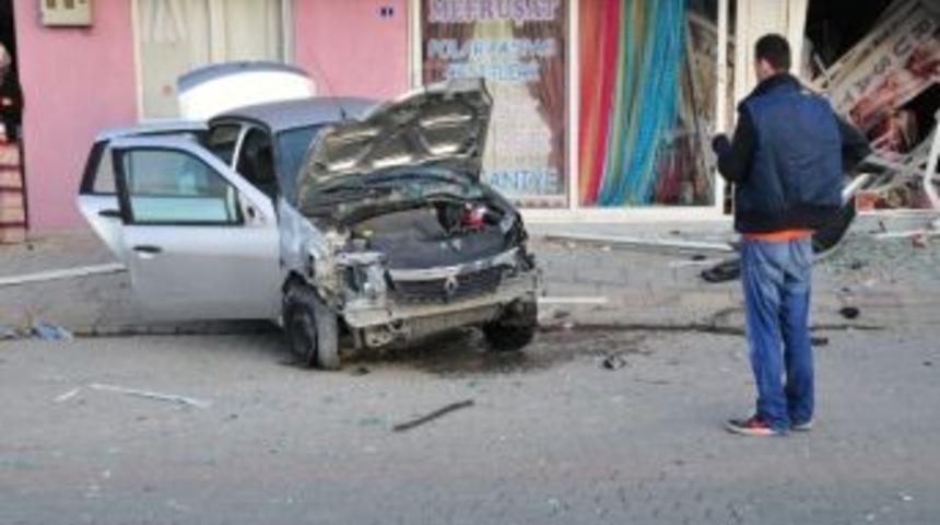 M&uuml;şteri Beklerken Camlarından Ara&ccedil; Girdi