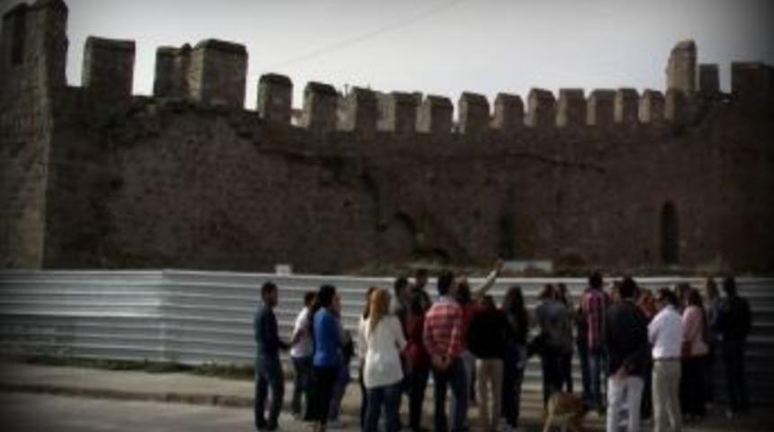 &Uuml;niversite &Ouml;ğrencilerine Şehitlik Turu