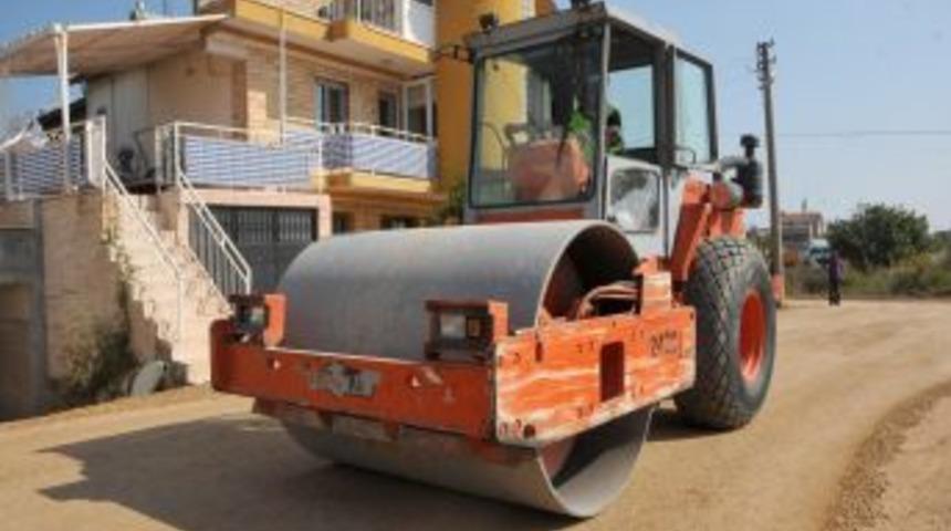 İzmir'in K&ouml;y Yollarına 2 Milyon Metrekare Sathi Kaplama Yapılacak