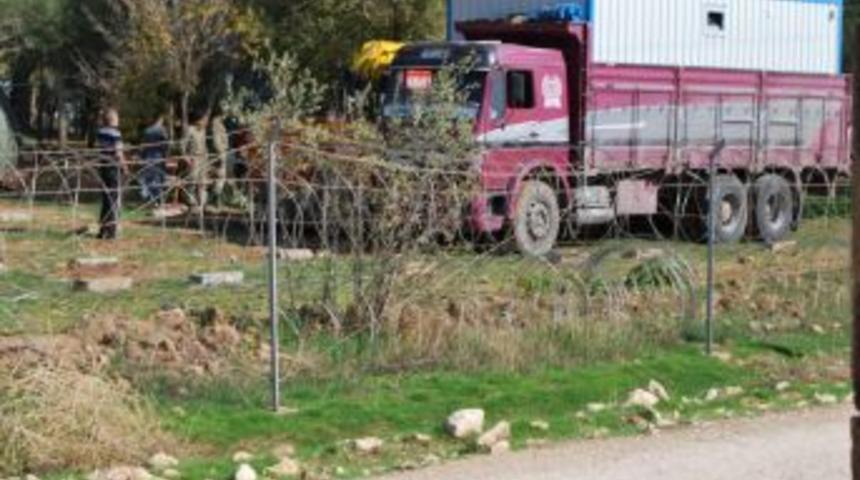TSK, Kobani Sınırına Konteyner Sevkiyatını S&uuml;rd&uuml;r&uuml;yor