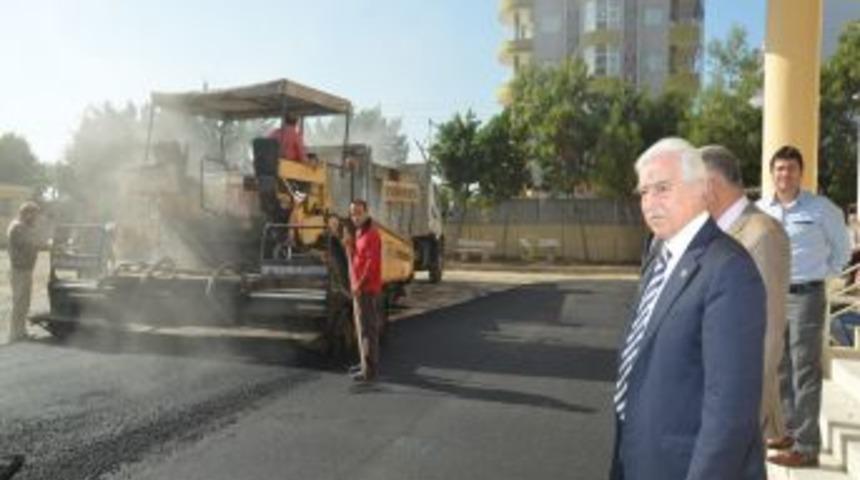 B&uuml;y&uuml;kşehir Okul Bah&ccedil;elerini Asfaltlamaya Devam Ediyor