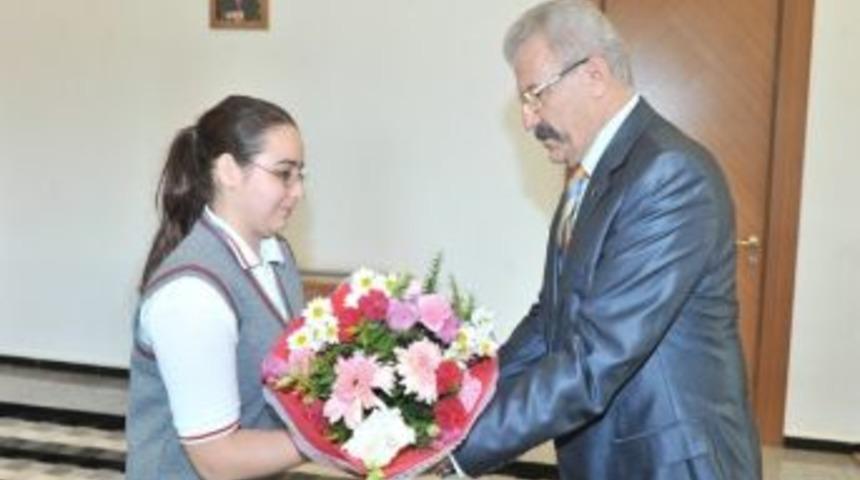 &Ouml;ğrenci, &Ouml;ğretmen Ve Velilerden Vali Cerrah&rsquo;a Ziyaret