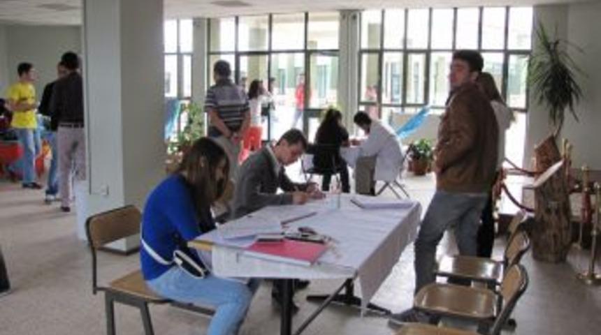 &Uuml;niversite &Ouml;ğrencileri Kan Bağışına Yoğun Ilgi G&ouml;sterdi