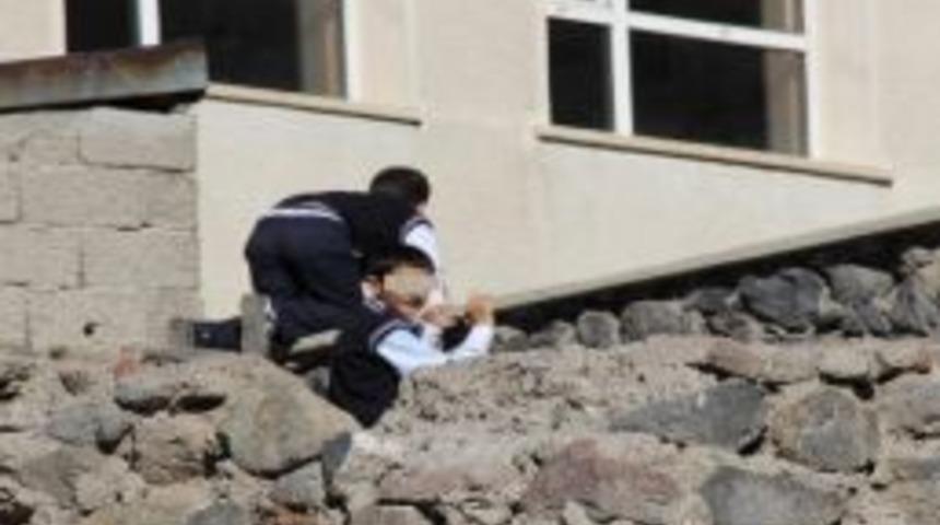 İlk&ouml;ğretim Okulu &Ouml;ğrencilerinin Tehlikeli Ka&ccedil;ışı