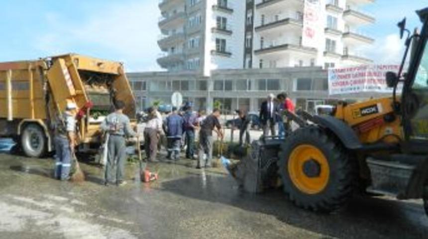 &Ccedil;ift&ccedil;inin salatalık isyanı s&uuml;r&uuml;yor