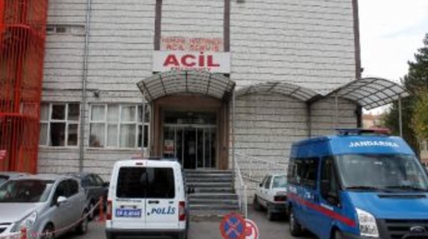 Kamyon İle Otomobil &Ccedil;arpıştı: 2 &Ouml;l&uuml; 2 Yaralı