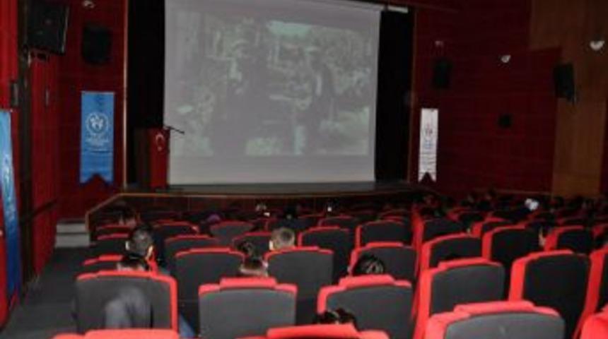 '&Ccedil;anakkale 1915' Filmini Izleyen Şırnaklı Gen&ccedil;ler, 'Fetih 1453'&uuml; De Istedi